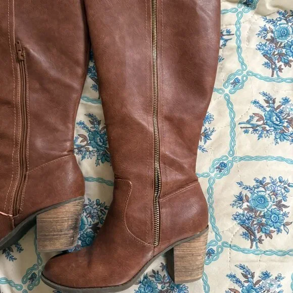 Crown Vintage Knee-High Leather Boots - Picture 2 of 6